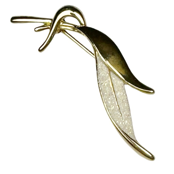 MCM Gold Textured Leaf Brooch - Picture 1 of 7